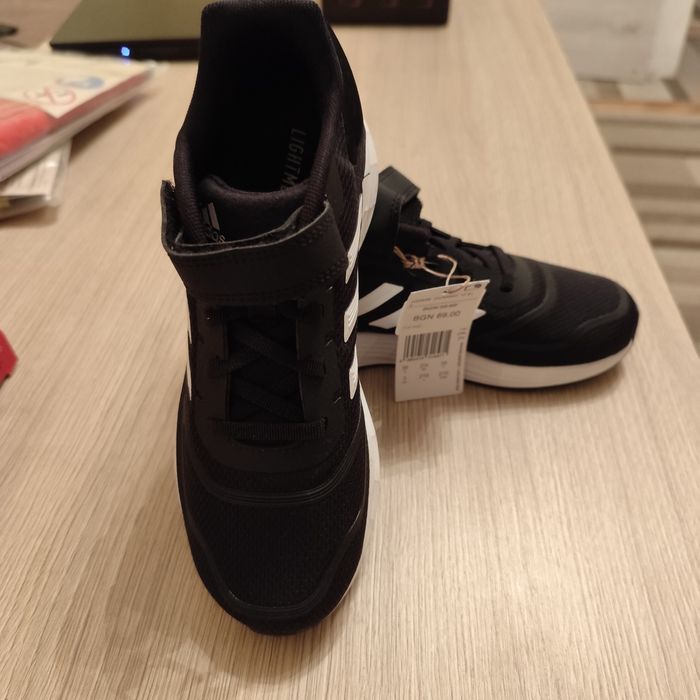 Чисто нови маратонки адидас