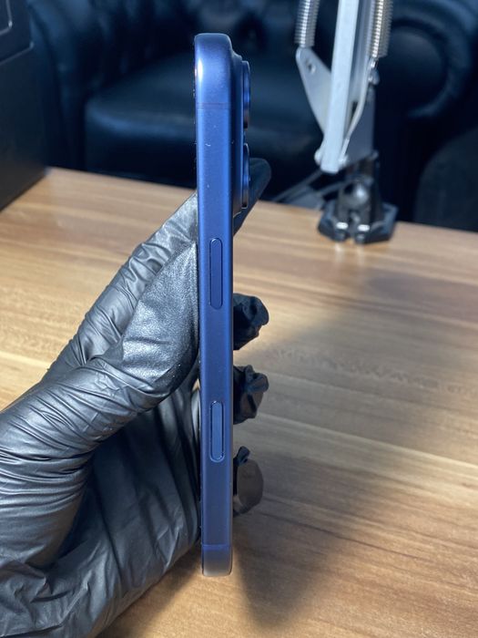 iPhone 17 Pro, 512 GB, Deep Blue, Foarte bun, Functioneaza in orice retea, Nu are semnal in Italia