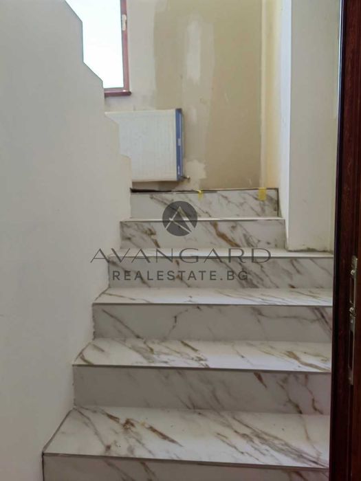 оф.21439 Триетажна Къща Прослав