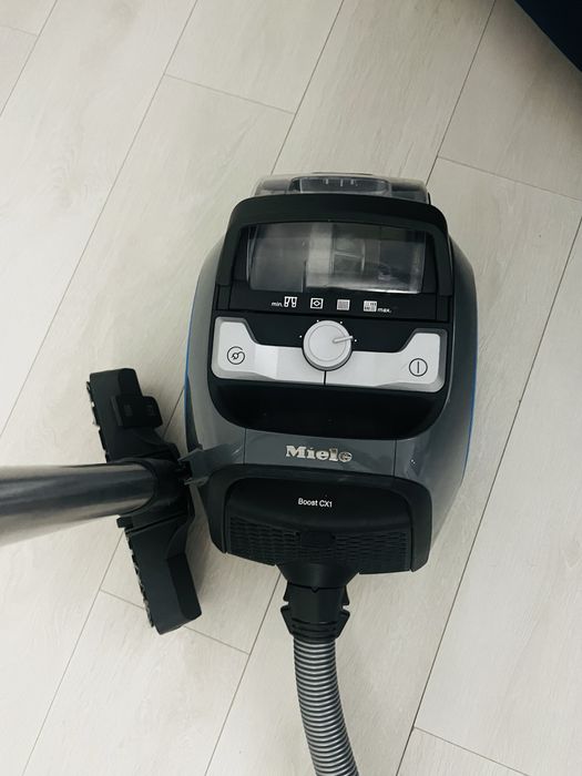 Aspirator cu fir miele