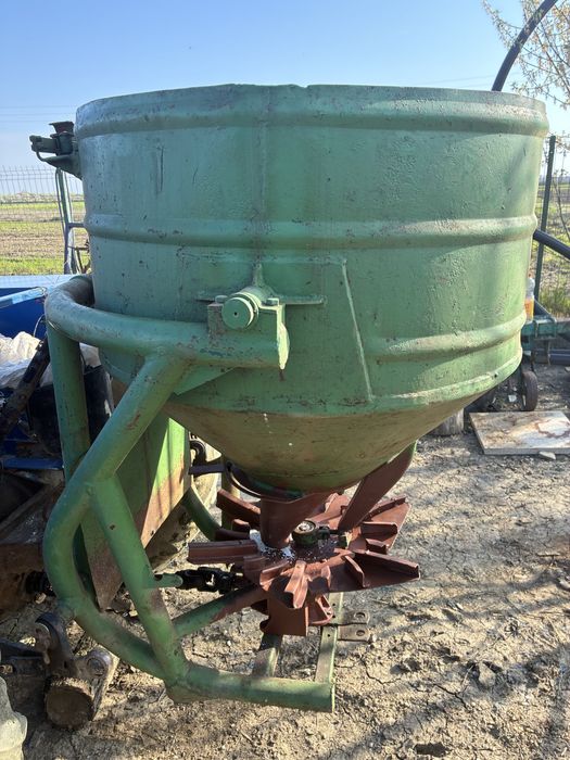 Vand distribuitor ingrasaminte