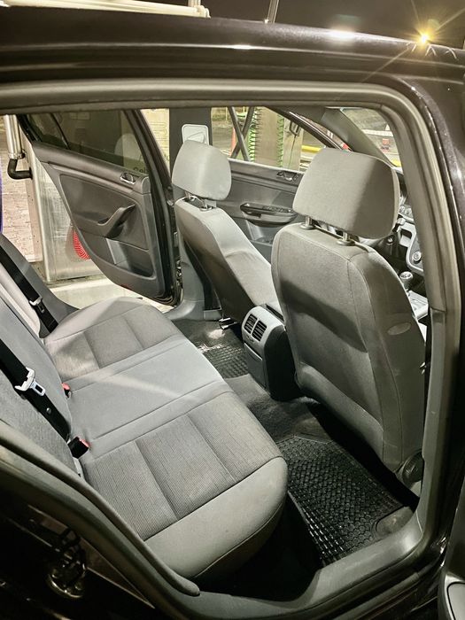 Vand sau schimb volkswagen golf 5 1.4 benzima + gpl
