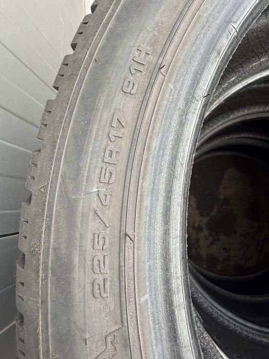 Зимни гуми 225/45/17 DUNLOP