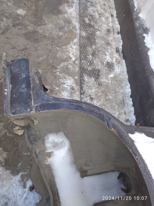 Продам крыло левое заднее Ауди 80Б3