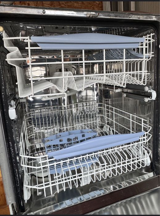 masina de spalat vase Ariston