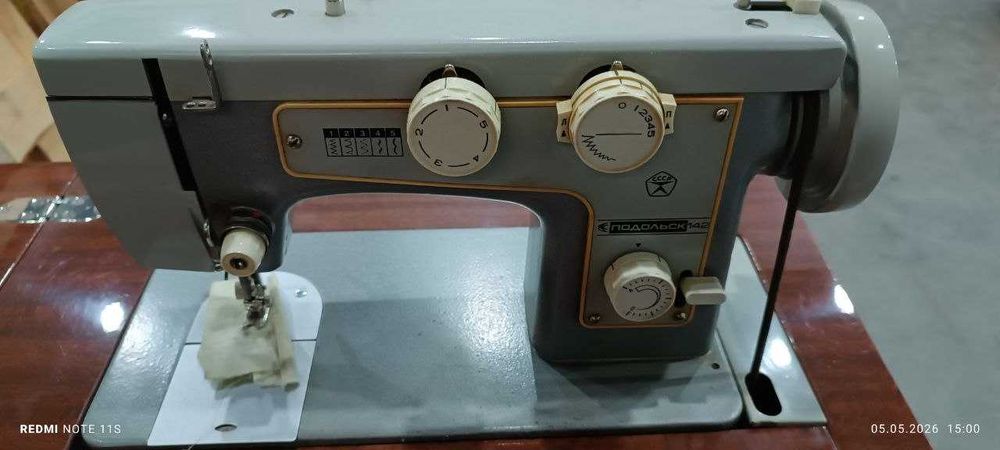Швейная машинка Подольск -142 с тумбой