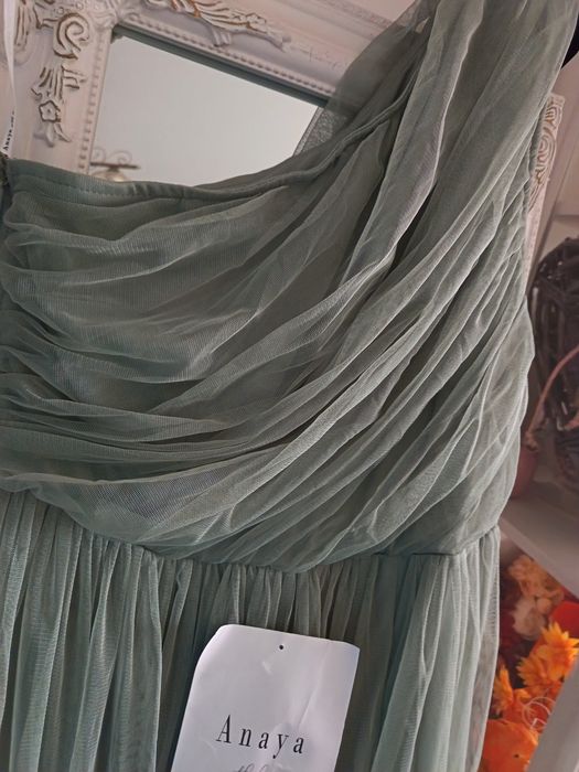 Rochita eleganta nou