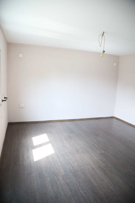 835mp la munte, casă la gri — poveste neterminată, 89.000€ neg.
