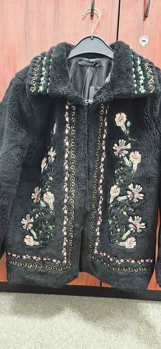 Haina, jacheta neagra de dama cu broderie traditionala, nr. 36