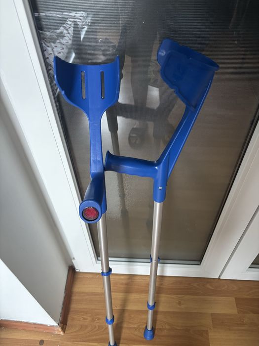 Vand Carje cu suport la antebrat