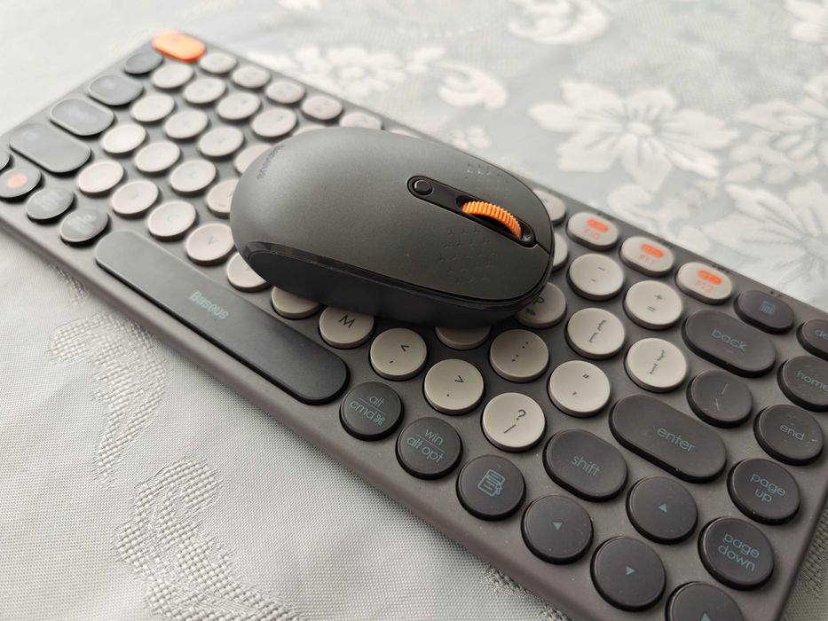 Комплекти клавиатури и мишки на Logitech и Baseus