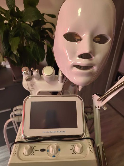 Aparat cosmetic profesional H2-O Small Bubble multifuncțional + mască LED. Pret 1200 lei