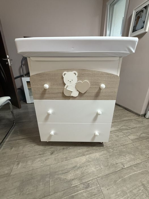 Шкаф с вана вградена за новородени