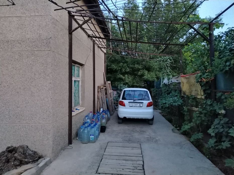 Dacha sotiladi Mayski