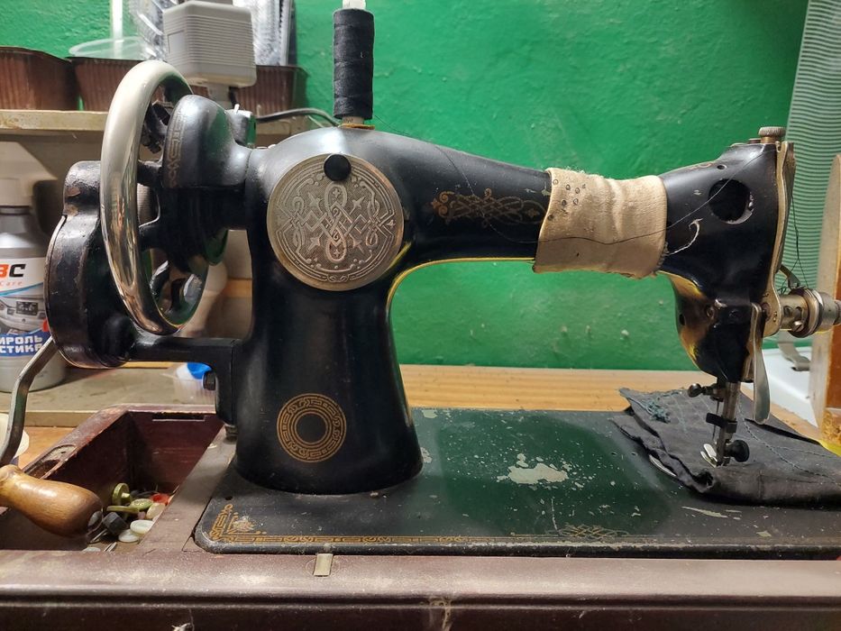Продам швейную машинку