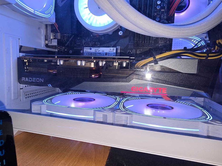 Placa Video GIGABYTE Radeon RX 6650 XT 8GB DDR6 GAMING OC