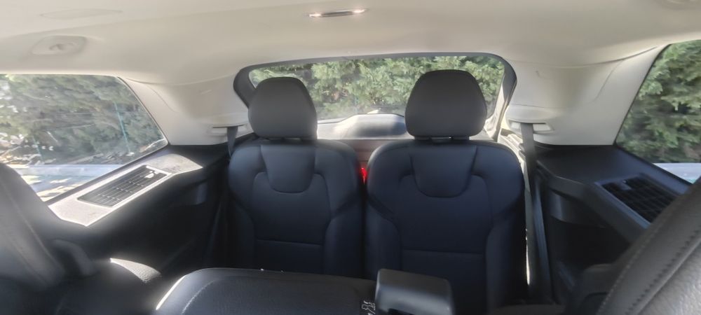 Vând Volvo XC90 7 locuri  plug-in hibrid
