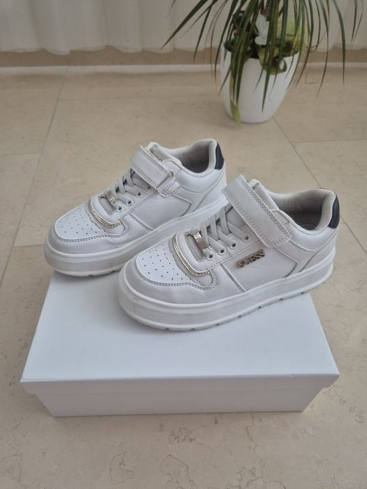 Adidasi Guess marimea 34