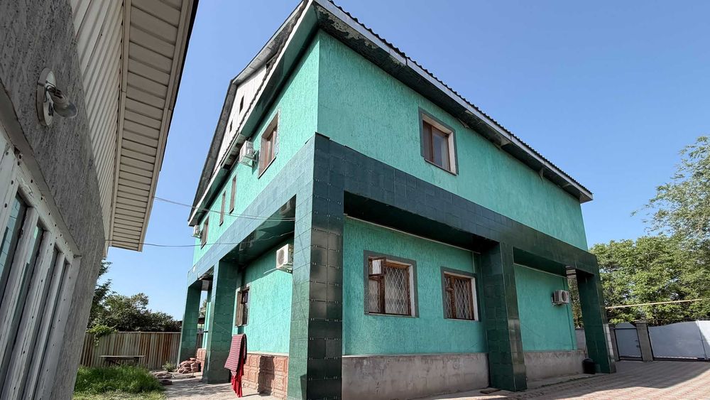 Просторный дом для большой семьи в тихом районе