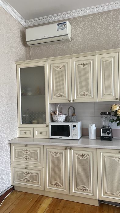 Кухонный гарнитур 5,3 метр б/у