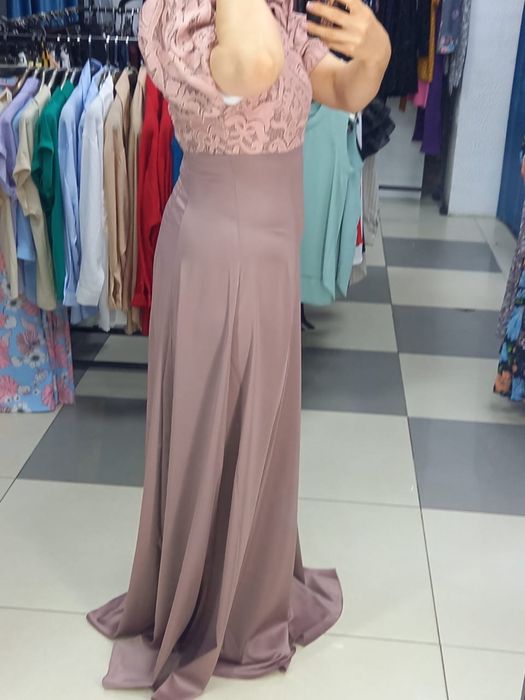 Продам два платья одевали один раз