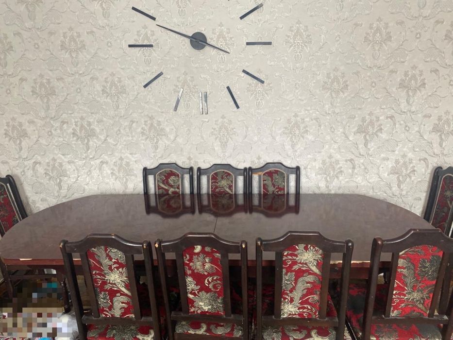 Стол со стульями