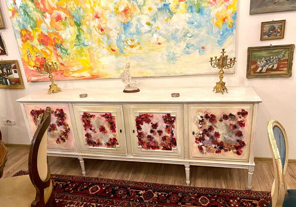 Dulap din Lemn cu Patru Usi Pictură Manuală • Mobilier de Antichitate