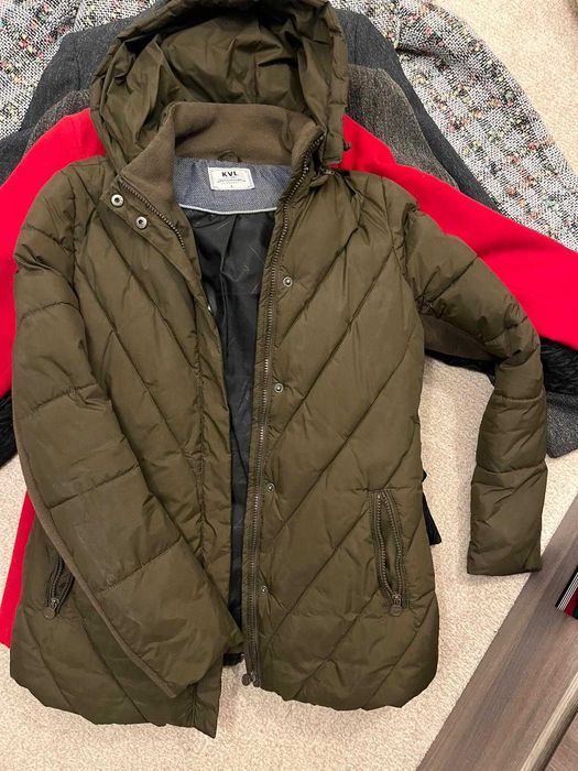 Sacou haina geaca super oferta 35 lei/bucata  SE VAND TOATE LA 200