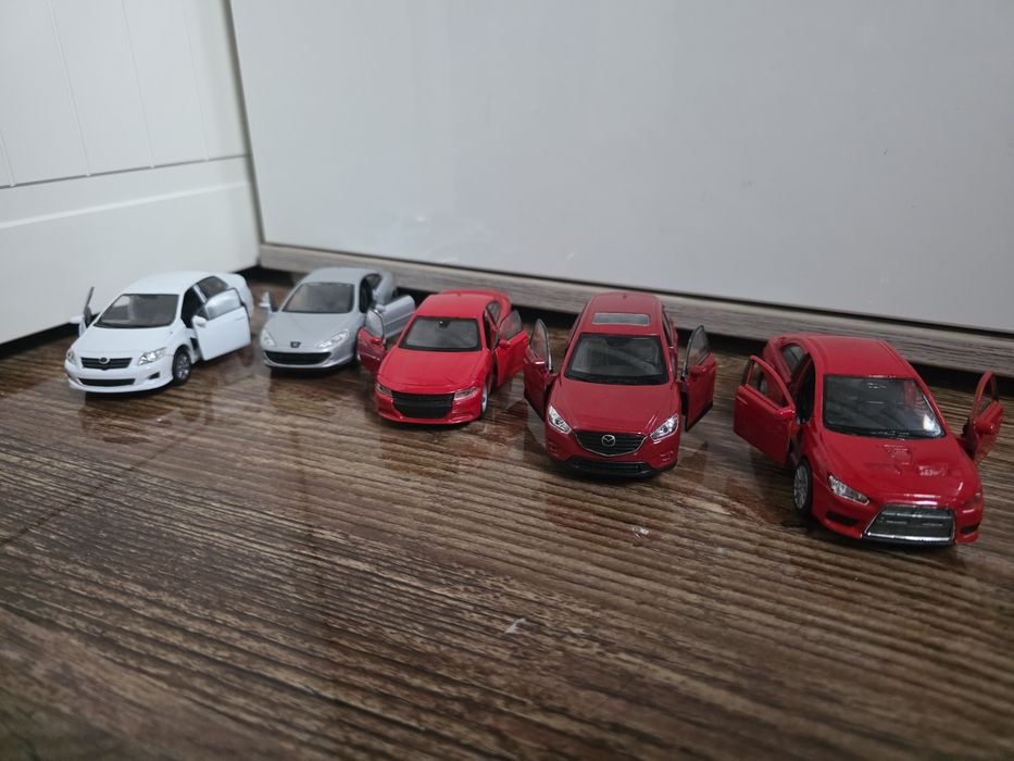 Mașinuțe de jucărie