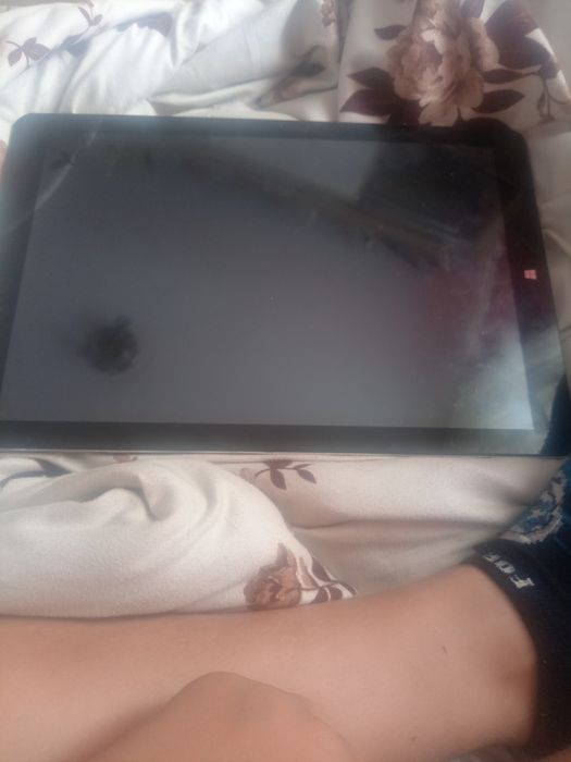 Vând laptop tip tableta