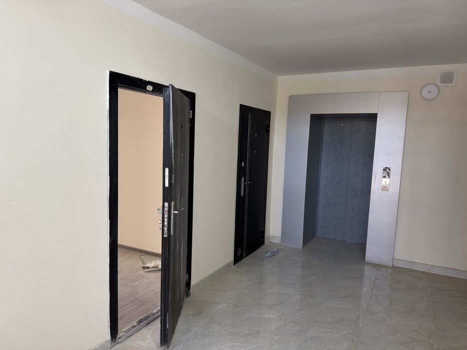 Uy sotiladi yangi bozor oldida xamma sharoitlar mavjud 70 market yoni