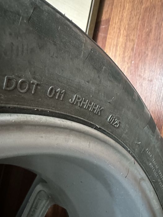 Продам комплект резину с диской