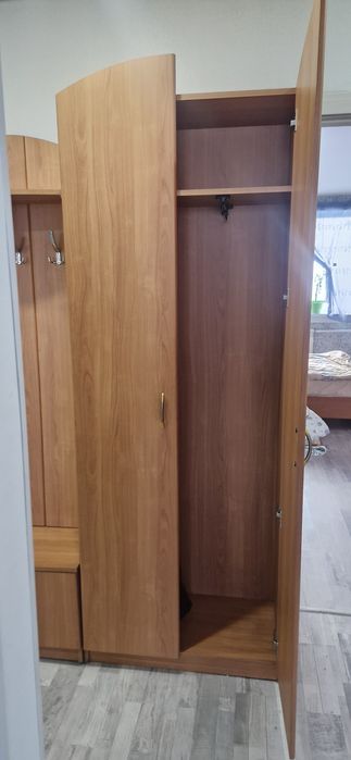 Продам прихожую.