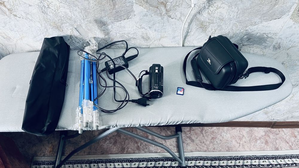 Продам видеокамеру SONY Handykam