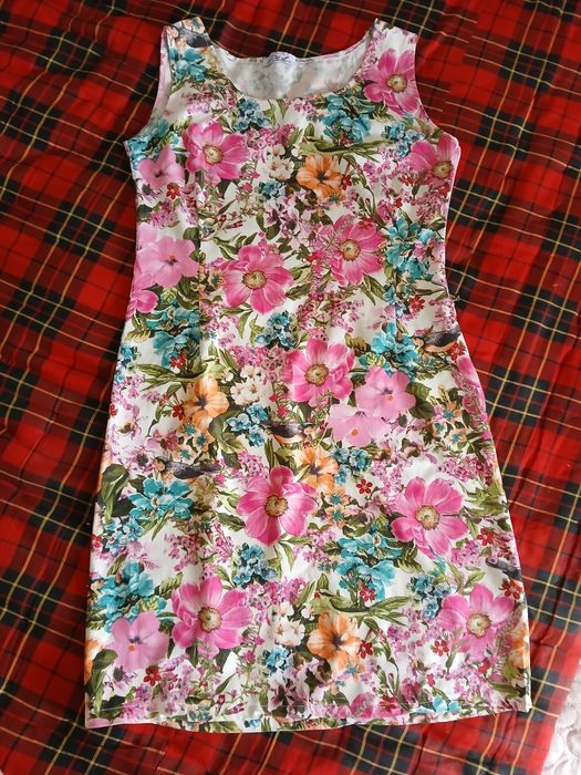 Една  роклия и 3 тениски за 12 лв.