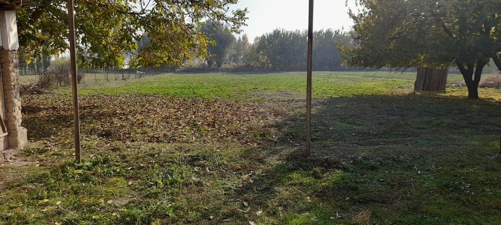 Ховли сотилади эскирок уйи гаражи бн