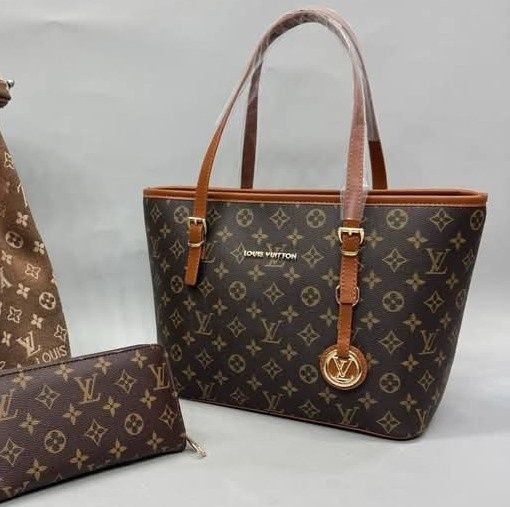 Set 3 articole LV,geanta+esarfa +portofel, saculet, etichetă