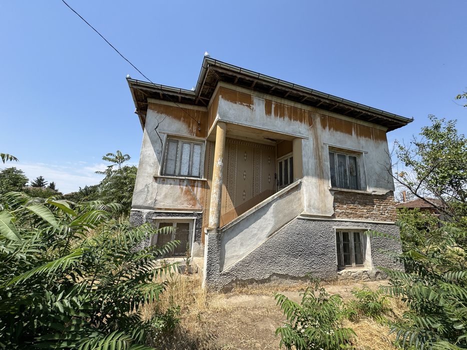 Продавам къща във с.Кутово