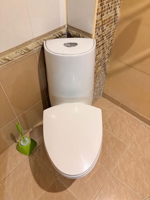 Продаем рабочий унитаз