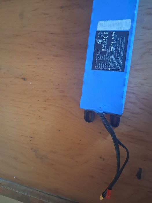 Vand baterie de trotine electrica 10 ah 36 V o vand deoarece me-am schimbat trotineta si numai am ce sa fac cu Ea nu fac deplasari