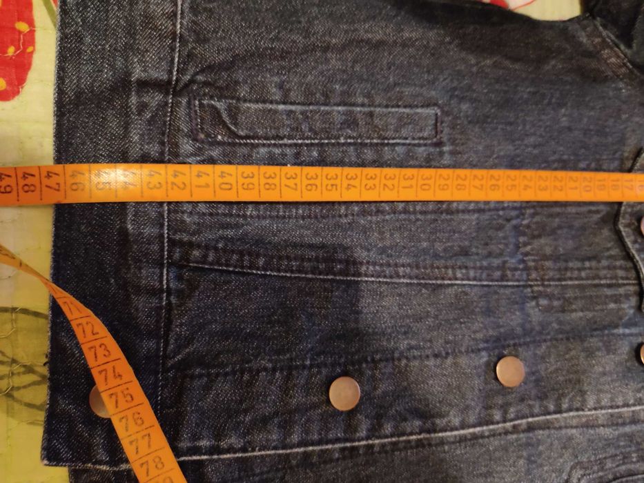 Продам одежду(джинсовую куртку )на мальчика.