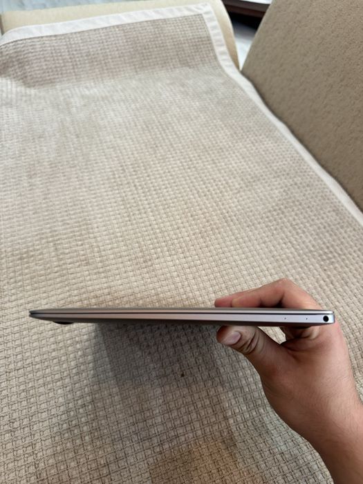 Продам Macbook 12" 2017 в идеальном состоянии