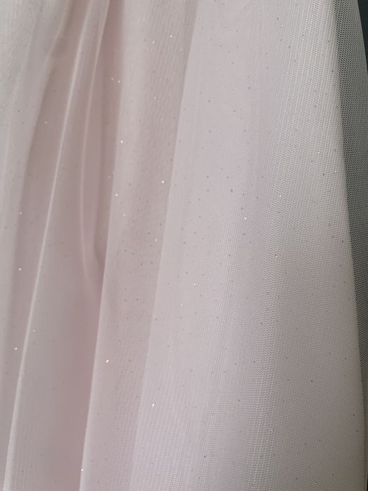 Красива децка рокля с малък бляксък размер-135 на 68