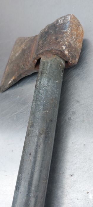 Продам топор в отличном состоянии