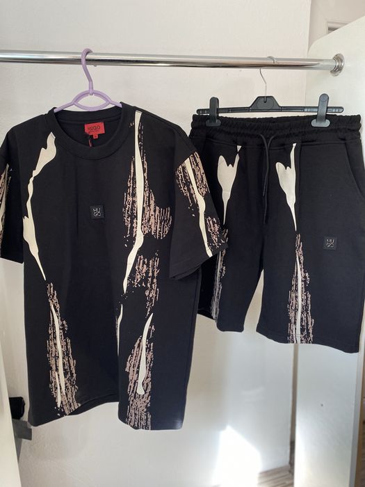 Compleu bărbați Hugo Boss negru cu imprimeu mărimea XL Nou cu etichetă
