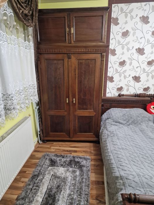 Vând mobila din lemn impecabila