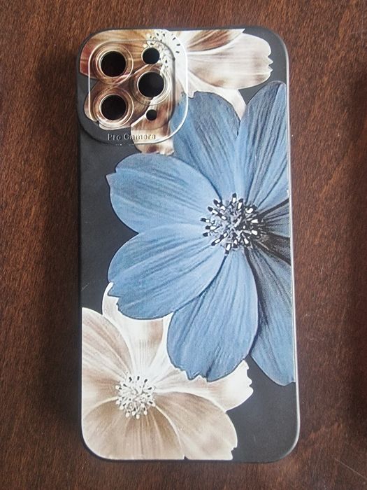 Пордавам IPhone 11 Pro с ПОДАРЪК 3 гръбчета и кабел AUX.