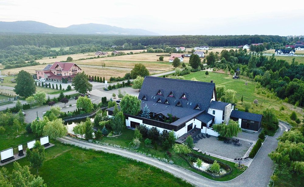 Pensiune agroturistica de vanzare in localitatea Horodnic de Sus -SV