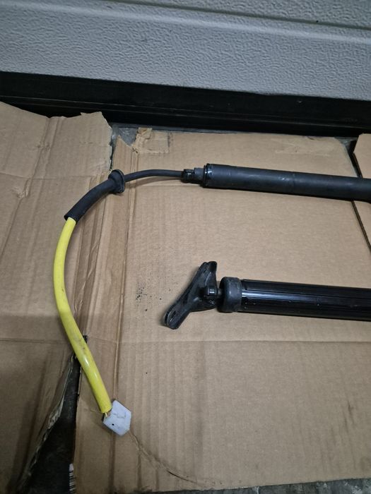 Amortizoare/Telescoape Haion Electrice Toyota Corolla E21 Break.