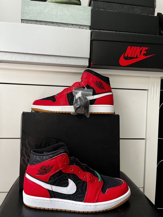 Jordan 1 Mid SE "Christmas" 42.5